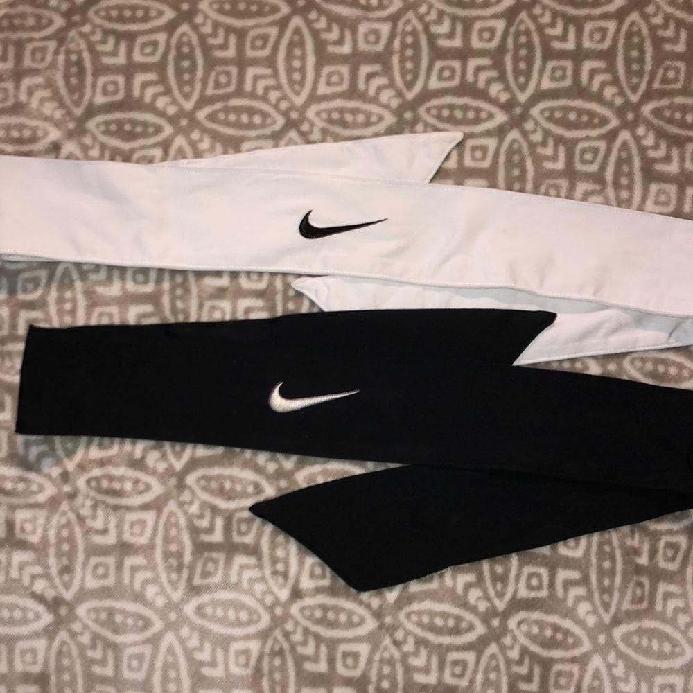 2 nike headbands